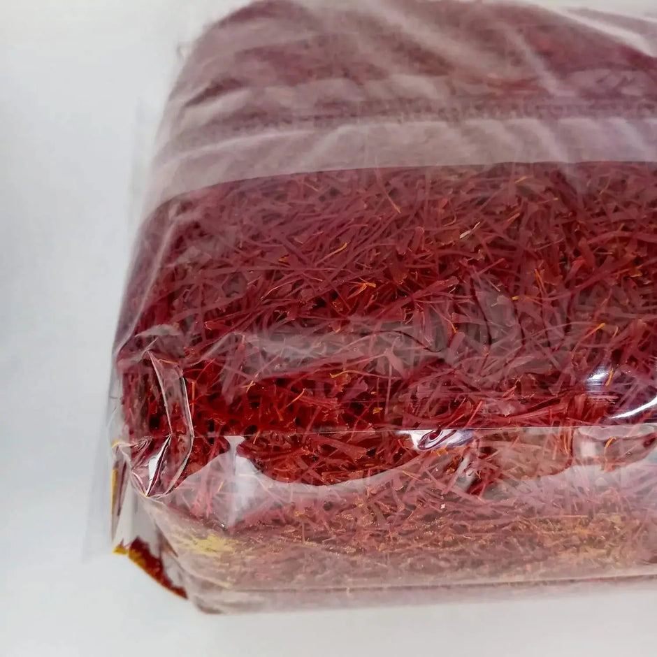 Discover-the-Exquisite-Flavor-of-Aragol-Negin-Saffron-500g-box Marino.AE